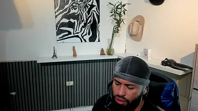 Snapshot of BENEDIICK chatting on March 2026 01:39:01 PM BENEDIICK online show from March 2026 01:39:01 PM