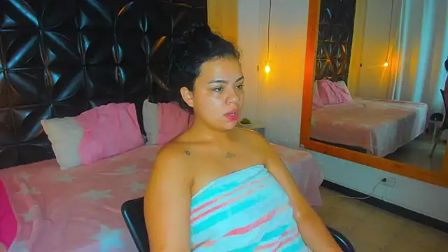 Snapshot of Veyra_sereny chatting on May 2026 06:02:02 PM Veyra sereny online show from May 2026 06:02:02 PM