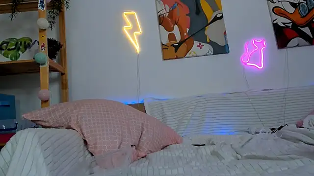 Ophelia Jay online show from March 2026 07:15:01 AM