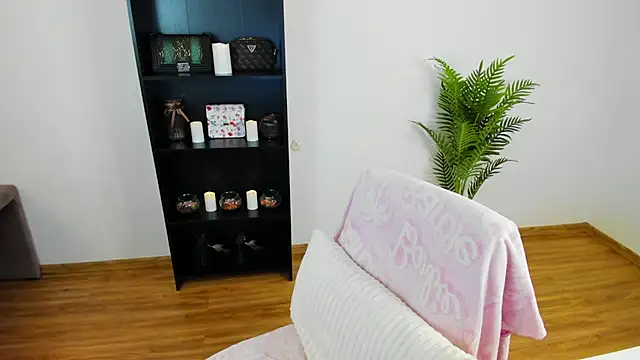 Snapshot of khloe_starrr chatting on April 2026 01:01:02 PM khloe starrr online show from April 2026 01:01:02 PM