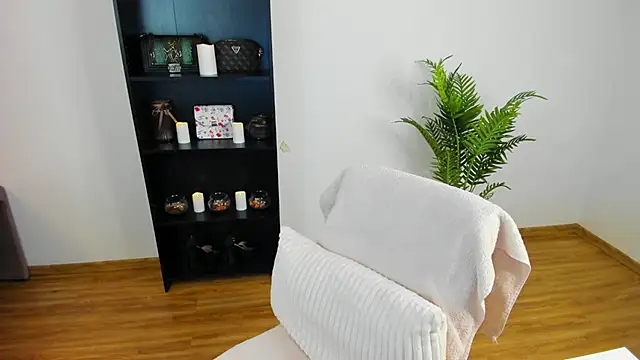 Snapshot of khloe_starrr chatting on April 2026 04:49:01 PM khloe starrr online show from April 2026 04:49:01 PM