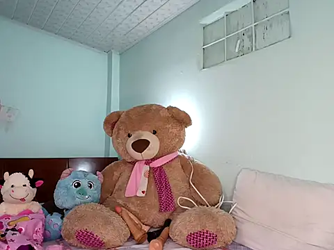 Snapshot of Elii_petit chatting on February 2026 11:22:01 PM Elii petit online show from February 2026 11:22:01 PM