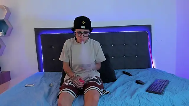 Snapshot of Ale_cuzz chatting on February 2026 06:09:01 PM Ale cuzz online show from February 2026 06:09:01 PM