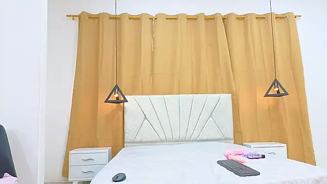 Snapshot of rossane_luxe chatting on February 2026 12:45:02 PM rossane luxe online show from February 2026 12:45:02 PM