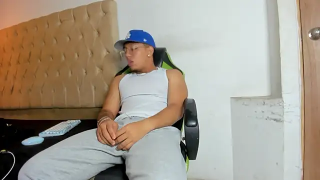 Snapshot of MaxSeduce23 chatting on February 2026 01:20:01 PM MaxSeduce23 online show from February 2026 01:20:01 PM