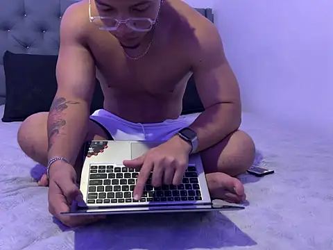 Snapshot of MaxSeduce23 chatting on March 2026 03:08:01 PM MaxSeduce23 online show from March 2026 03:08:01 PM