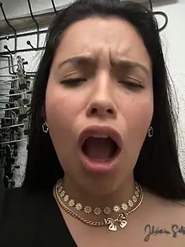 Miss Bella Flame online show from April 2026 07:07:02 PM