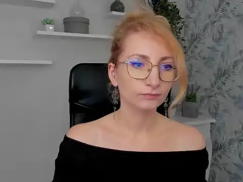 Snapshot of CinderellaMoon chatting on March 2026 06:25:02 AM CinderellaMoon online show from March 2026 06:25:02 AM