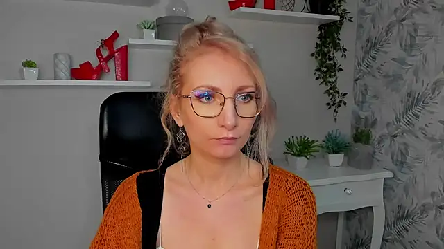 CinderellaMoon online show from March 2026 06:20:01 AM