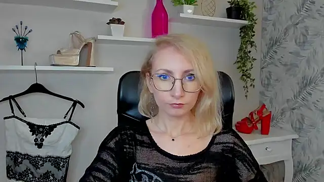 CinderellaMoon online show from March 2026 06:19:01 AM