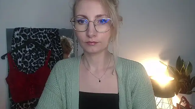 CinderellaMoon online show from April 2026 05:27:01 AM