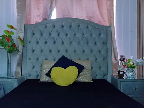 Snapshot of DaisysWalker chatting on February 2026 07:57:02 PM DaisysWalker online show from February 2026 07:57:02 PM