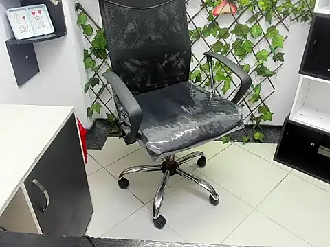 Snapshot of Scarlett_Moom chatting on February 2026 03:04:02 AM Scarlett Moom online show from February 2026 03:04:02 AM