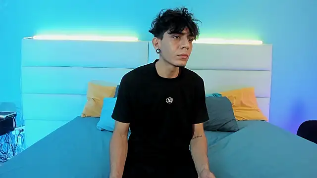 Snapshot of abrilandjulian chatting on February 2026 11:33:01 AM abrilandjulian online show from February 2026 11:33:01 AM