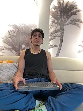 abrilandjulian online show from April 2026 11:48:01 AM