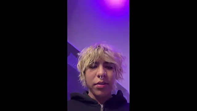 Snapshot of prince_oliverr chatting on April 2026 04:46:01 AM prince oliverr online show from April 2026 04:46:01 AM