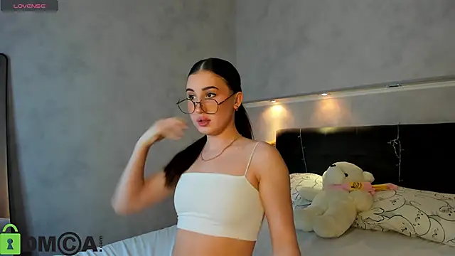 Snapshot of Emily_Lews chatting on March 2026 01:02:02 AM Emily Lews online show from March 2026 01:02:02 AM