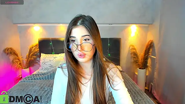 Snapshot of Emily_Lews chatting on March 2026 01:10:02 AM Emily Lews online show from March 2026 01:10:02 AM