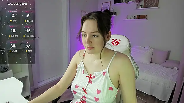 Snapshot of Laura_CollinsS chatting on April 2026 12:38:02 AM Laura CollinsS online show from April 2026 12:38:02 AM