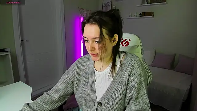 Snapshot of Laura_CollinsS chatting on May 2026 01:25:02 AM Laura CollinsS online show from May 2026 01:25:02 AM