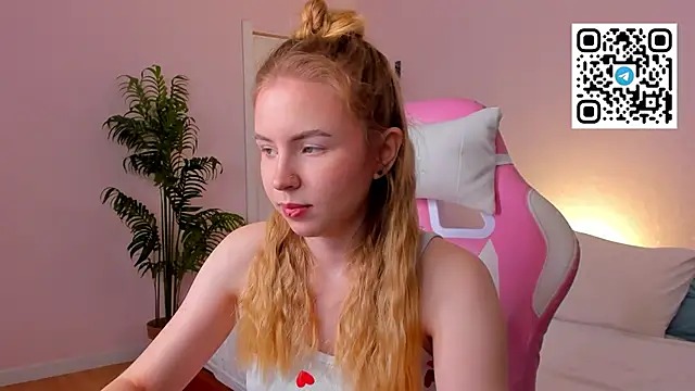 Snapshot of Linda__Bloom chatting on March 2026 01:09:01 AM Linda Bloom online show from March 2026 01:09:01 AM