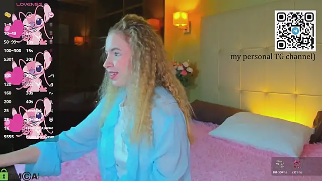 Snapshot of Linda__Bloom chatting on April 2026 01:06:02 AM Linda Bloom online show from April 2026 01:06:02 AM