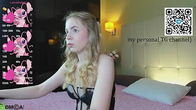 Snapshot of Linda__Bloom chatting on April 2026 01:05:02 AM Linda Bloom online show from April 2026 01:05:02 AM