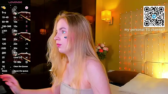 Snapshot of Linda__Bloom chatting on April 2026 01:06:01 AM Linda Bloom online show from April 2026 01:06:01 AM