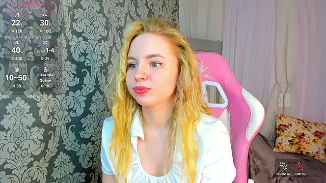 Snapshot of Linda__Bloom chatting on May 2026 01:57:16 AM Linda Bloom online show from May 2026 01:57:16 AM