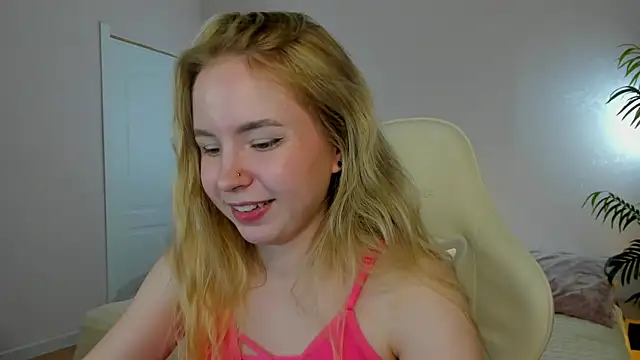 Snapshot of Linda__Bloom chatting on May 2026 05:04:01 AM Linda Bloom online show from May 2026 05:04:01 AM