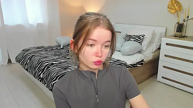 Snapshot of Violetta__Dreams chatting on February 2026 11:40:01 AM Violetta Dreams online show from February 2026 11:40:01 AM