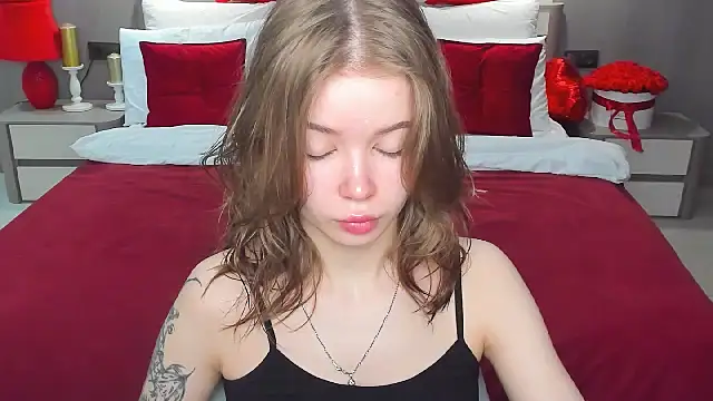 Snapshot of Violetta__Dreams chatting on February 2026 04:43:02 AM Violetta Dreams online show from February 2026 04:43:02 AM