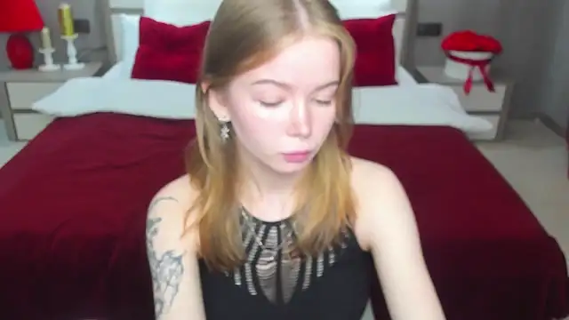 Snapshot of Violetta__Dreams chatting on May 2026 05:02:02 AM Violetta Dreams online show from May 2026 05:02:02 AM