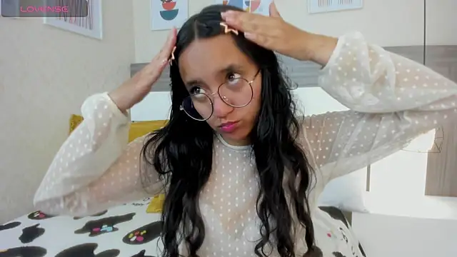 Snapshot of Emilyblussh chatting on February 2026 03:57:01 PM Emilyblussh online show from February 2026 03:57:01 PM