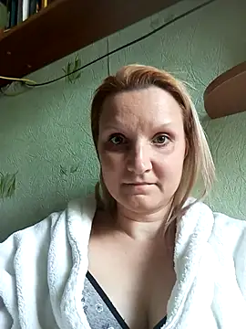Snapshot of SusanGold9211 chatting on May 2026 09:06:01 AM SusanGold9211 online show from May 2026 09:06:01 AM