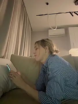 Snapshot of CarmenBlues_ chatting on February 2026 09:13:02 PM CarmenBlues online show from February 2026 09:13:02 PM