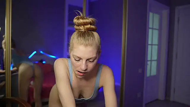 AlisMil online show from April 2026 10:21:01 AM