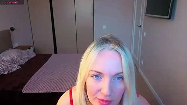 Snapshot of MonikaFoxys chatting on February 2026 04:00:01 AM MonikaFoxys online show from February 2026 04:00:01 AM