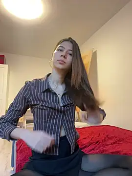 Snapshot of KiraVixenSweet chatting on February 2026 03:08:01 PM KiraVixenSweet online show from February 2026 03:08:01 PM