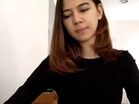 Snapshot of KiraVixenSweet chatting on February 2026 01:11:01 PM KiraVixenSweet online show from February 2026 01:11:01 PM