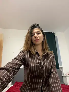 Snapshot of KiraVixenSweet chatting on February 2026 04:29:01 PM KiraVixenSweet online show from February 2026 04:29:01 PM