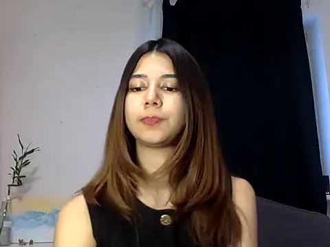 Snapshot of KiraVixenSweet chatting on March 2026 03:40:02 PM KiraVixenSweet online show from March 2026 03:40:02 PM