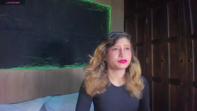 Annie lorin online show from February 2026 10:27:01 AM