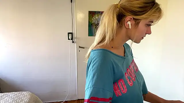 Sophiasnarl online show from March 2026 08:50:01 PM