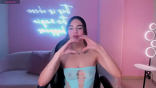 Snapshot of CarolineEvans_x chatting on February 2026 06:11:01 AM CarolineEvans x online show from February 2026 06:11:01 AM