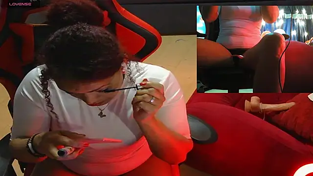 Snapshot of Helensex1 chatting on February 2026 09:44:01 PM Helensex1 online show from February 2026 09:44:01 PM