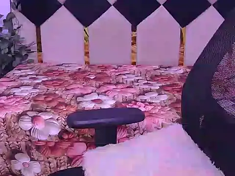 Snapshot of its-taniya chatting on July 2026 03:52:02 AM its-taniya online show from July 2026 03:52:02 AM