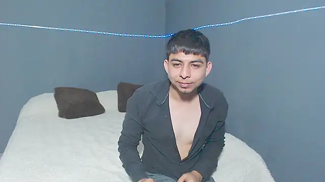 Snapshot of polloCol4U chatting on February 2026 10:33:01 PM polloCol4U online show from February 2026 10:33:01 PM