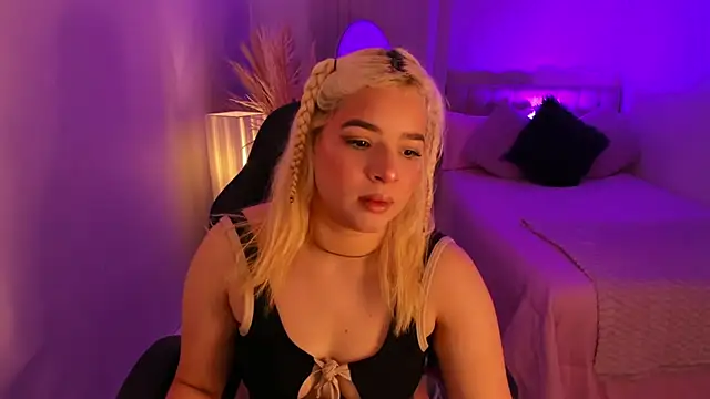 Snapshot of BarbieHannaB_ chatting on February 2026 07:02:02 PM BarbieHannaB online show from February 2026 07:02:02 PM