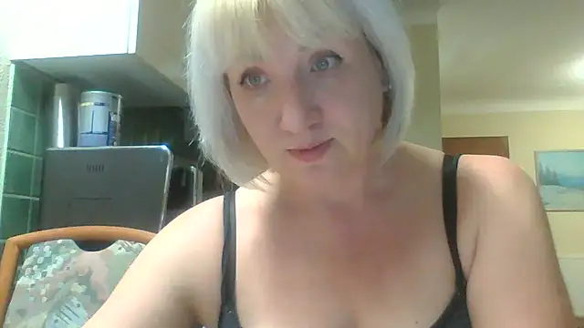 Snapshot of Alena1107 chatting on February 2026 08:06:01 PM Alena1107 online show from February 2026 08:06:01 PM